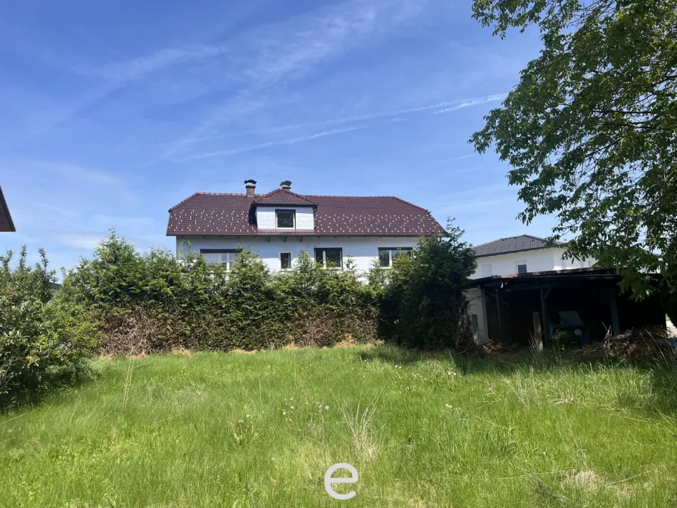 Großfamilien aufgepasst! Mehrfamilienhaus mit großzügigem Grundstück in Wels/Pernau! - Titelbild