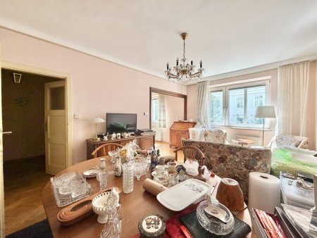SANIERUNGSBEDÜRFTIGE 2-ZIMMER-WOHNUNG IN TOP LAGE NEBEN DER TAUBSTUMMENGASSE