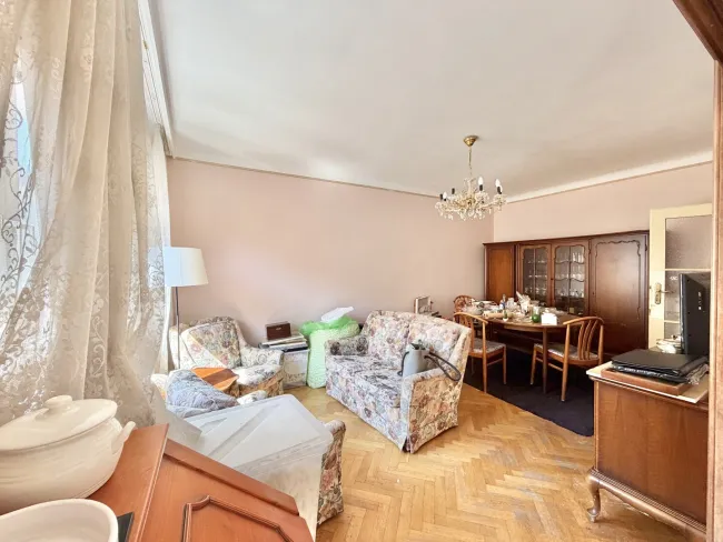 SANIERUNGSBEDÜRFTIGE 2-ZIMMER-WOHNUNG IN TOP LAGE NEBEN DER TAUBSTUMMENGASSE - Bild