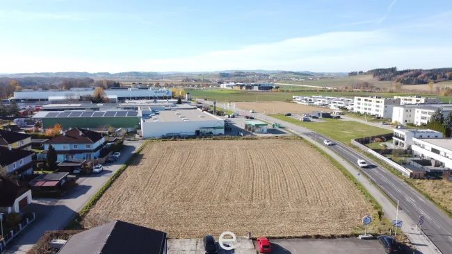 Attraktives Gewerbegrundstück in Bestlage von Lambach - Bild