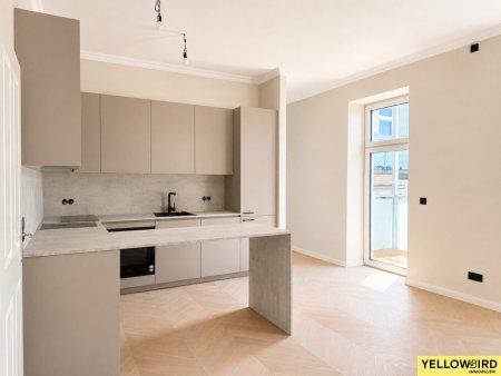 ERSTBEZUG I BALKON I TISCHLERKÜCHE I LIFT im Halbstock