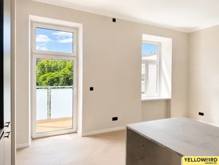 ERSTBEZUG I BALKON I TISCHLERKÜCHE I LIFT im Halbstock