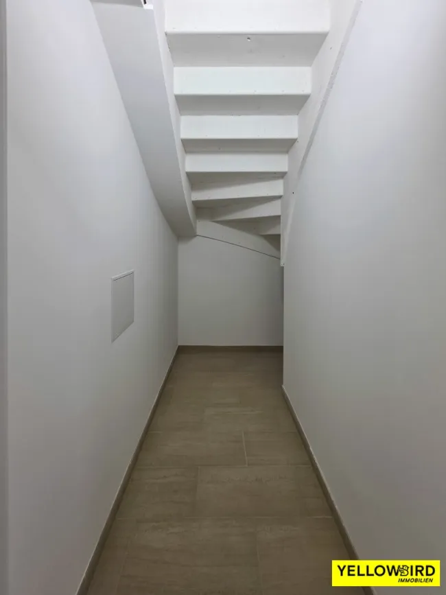 AR unter Treppe