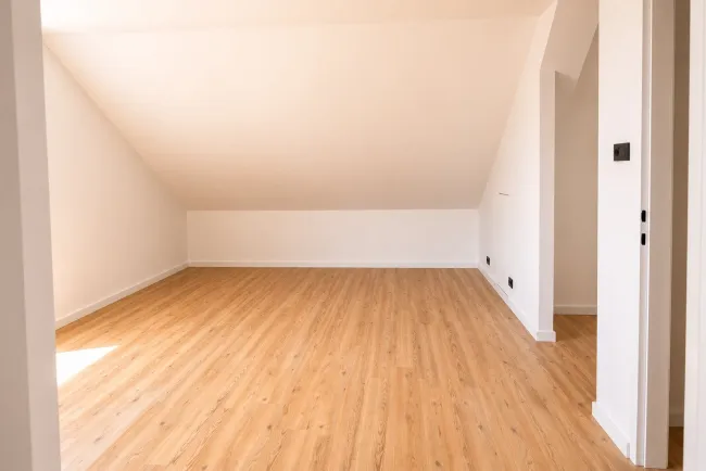 Kompakt wohnen, zentral leben – Dachgeschosswohnung mit Ausblick - Bild