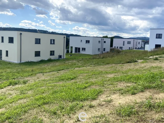 Sonnige Baugrundstücke für Mehrparteinhaus in Katsdorf - Bild