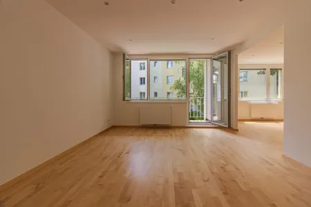 Erstbezug nach Sanierung: Fernblick mit Loggia & Garage