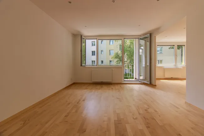Erstbezug nach Sanierung: Fernblick mit Loggia & Garage - Titelbild