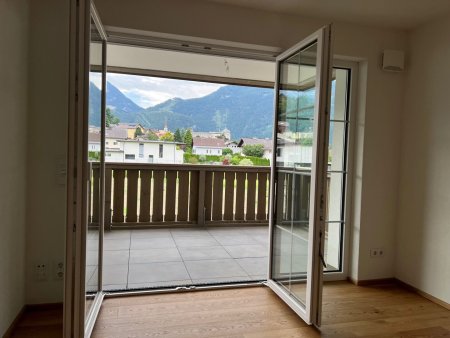 Moderne Garçonnière mit Balkon & Tiefgaragenplatz in Golling