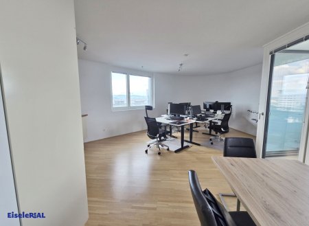 Zentrales Büro im SkyTower -Wien von hoch oben genießen !!