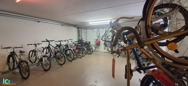 Fahrrad- und Kinderwagenraum