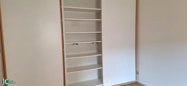 Großzügiger Schiebetürenschrank