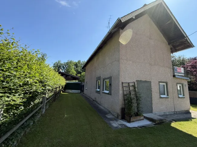 Charmantes 4-Zi-Haus in Vöcklabruck (Am Altmannsberg) mit Terrasse, Stellplätzen & Einbauküche! - Bild