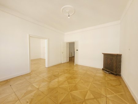 Fichtegasse: klimatisiertes Stilaltbau mit 3 Zimmern