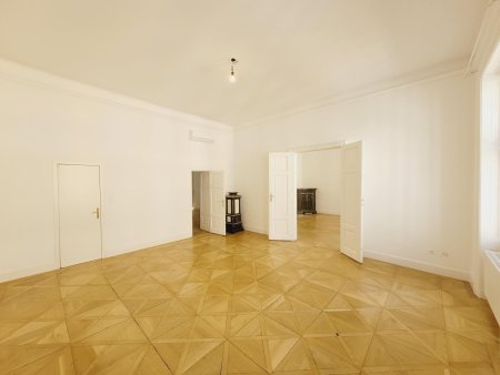 Fichtegasse: klimatisierte 3-Zimmer Wohnung in schönem Stilaltbau