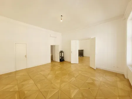 Fichtegasse: klimatisierte 3-Zimmer Wohnung in schönem Stilaltbau