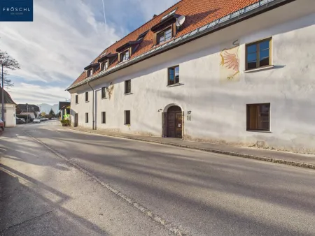 Seitenasicht und Haupteingang - Pic 1