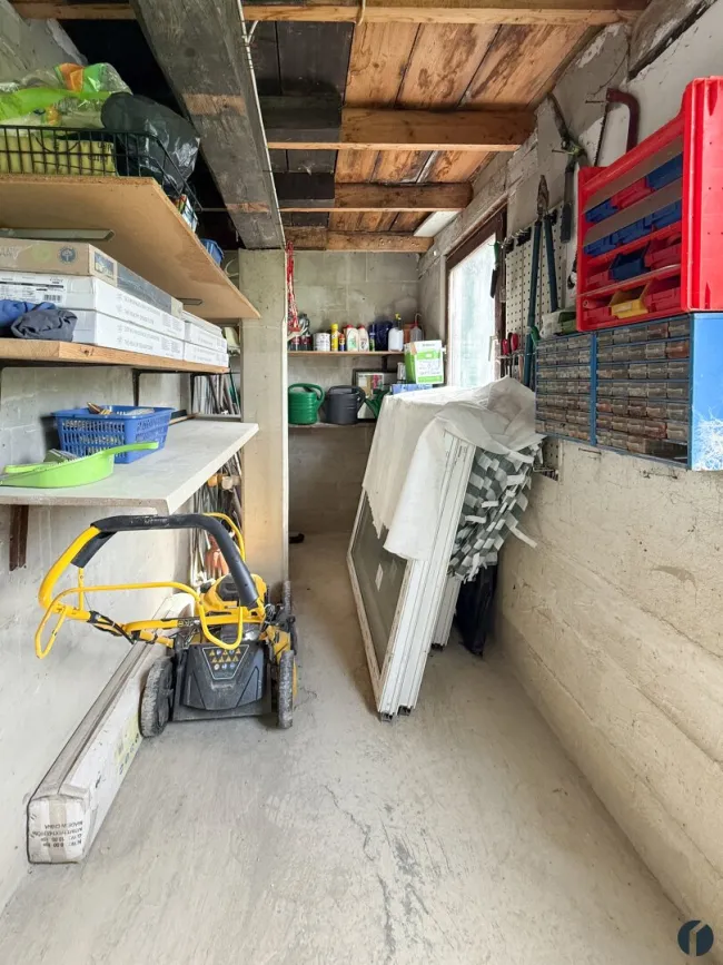 Abstellraum unter dem Haus
