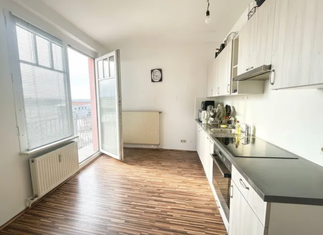 HELLE PÄRCHENWOHNUNG MIT FERNBLICK BEI U1 - Bild