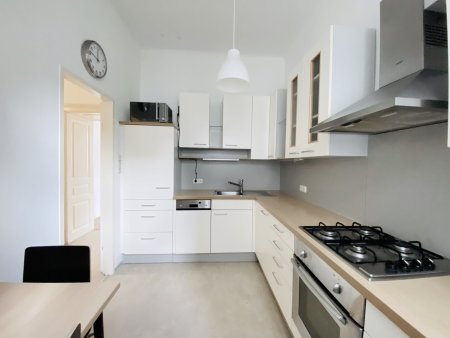 CHARMANTE ALTBAUWOHNUNG IN RENOVIERTEM JAHRHUNDERTWENDEHAUS - NÄHE U3