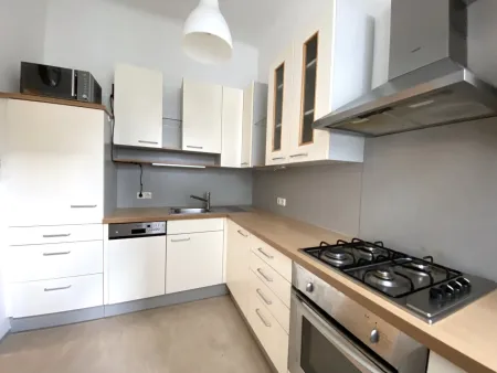 CHARMANTE ALTBAUWOHNUNG IN RENOVIERTEM JAHRHUNDERTWENDEHAUS - NÄHE U3