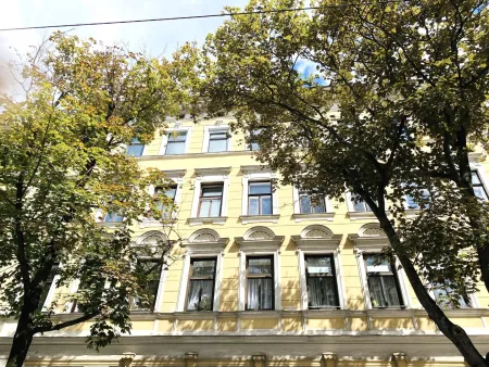 CHARMANTE ALTBAUWOHNUNG IN RENOVIERTEM JAHRHUNDERTWENDEHAUS - NÄHE U3