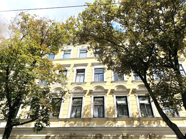 CHARMANTE ALTBAUWOHNUNG IN RENOVIERTEM JAHRHUNDERTWENDEHAUS - NÄHE U3 - Titelbild