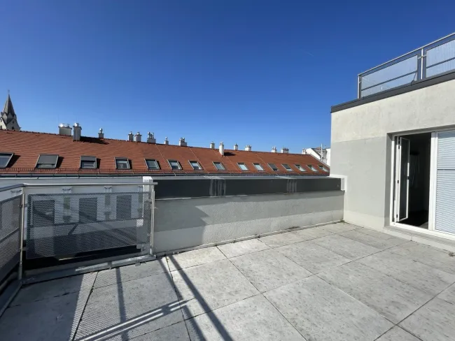 PROVISIONSFREI!!! Wunderschöne geräumige Dachterrassenwohnung mit super Ausblick auf Wiener Neustadt - Titelbild