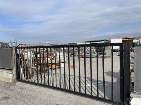 Vielseitig nutzbarer Lager- und Stellplatz ca. 800m² auf Industrieareal zu vermieten (FS Platz)