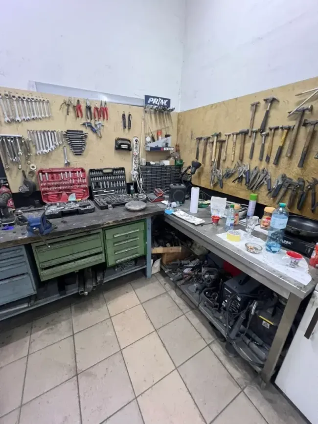PROVISIONSFREI!!! Große Halle, Werkstatt, Lager 40m² mit Hebebühne N17 - Bild