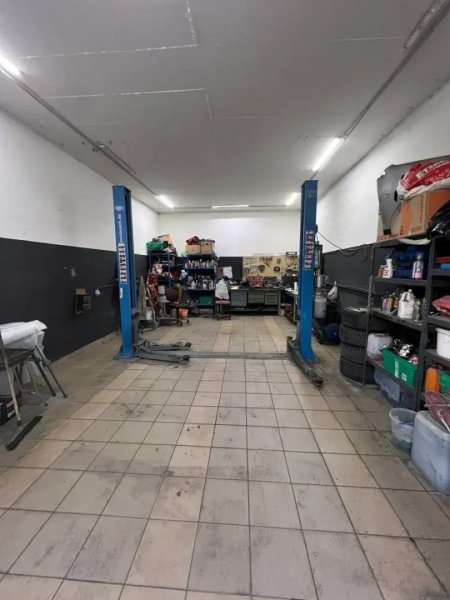 PROVISIONSFREI!!! Große Halle, Werkstatt, Lager 40m² mit Hebebühne N17