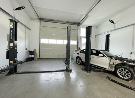Mitbenutzer gesucht!!! Große Halle, Werkstatt mit Lichtkuppel, Sektionaltor 5m breit, 4,10m hoch und WC, inkl. PKW Parkplatz und 2 Hebebühnen