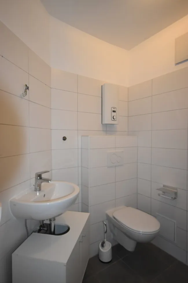 Badezimmer - Kleine gemütliche Garconniere mit Terrasse und Garten Miete Grödig Salzburg