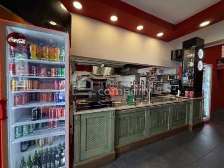 GASTROLOKAL VOR DEM K.J.-PLATZ - GERINGE PACHT!