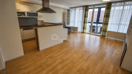 Lässige 3-Zimmer-Wohnung mit 2x Wintergarten auf 2 Stockwerken zu vermieten!
