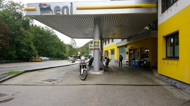 ENI Tankstelle | Trafik & Shop | Wohnhaus mit 2 Einheiten | Werkstatt & Carport | Gaming, NÖ - Bild