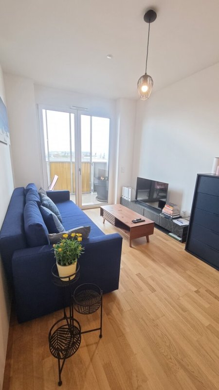 Wohnzimmer mit Süd-Balkon
