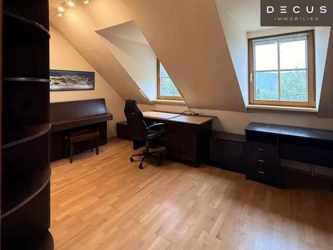 DOPPELHAUS I GRÜNRUHELAGE MIT IDYLLISCHEN GARTEN I GARAGE I WALLBOX I KELLER - Bild