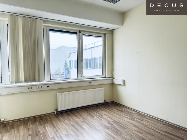 + + + BÜROFLÄCHE + + + INDUSTRIEZENTRUM NÖ SÜD + + + - Titelbild