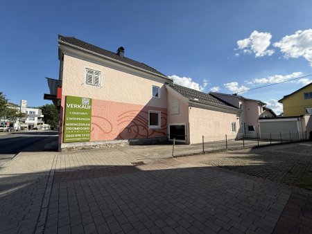 Sanierungsbedürftige Eigentumswohnung mit großzügigen Lager- und Produktionsflächen!