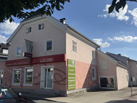Sanierungsbedürftige Eigentumswohnung mit großzügigen Lager- und Produktionsflächen!