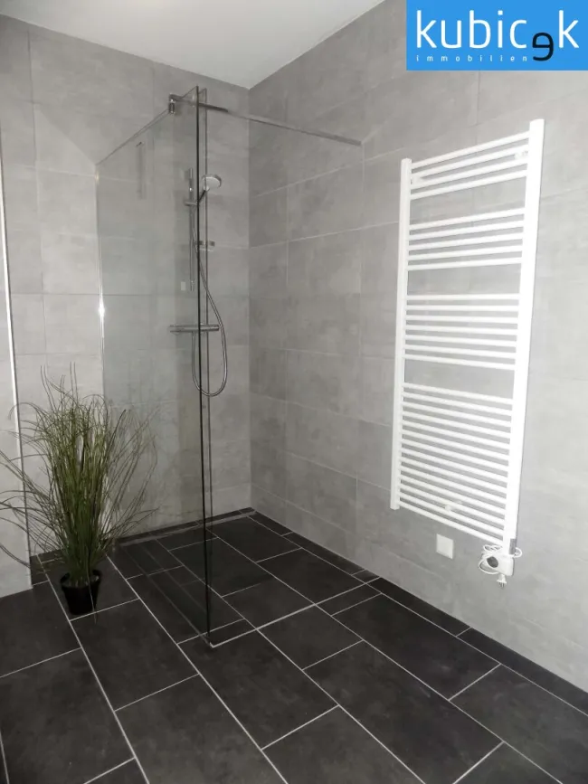Badezimmer mit Handtuchheizkörper