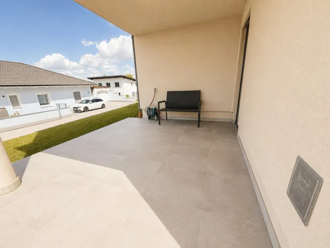 Moderne Wohnung mit großzügiger Terrasse 🏡 - Bild