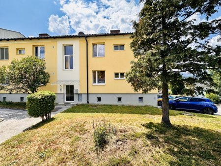 Helle Eigentumswohnung mit Balkon & Schneebergblick | Garage für 2 Fahrzeuge