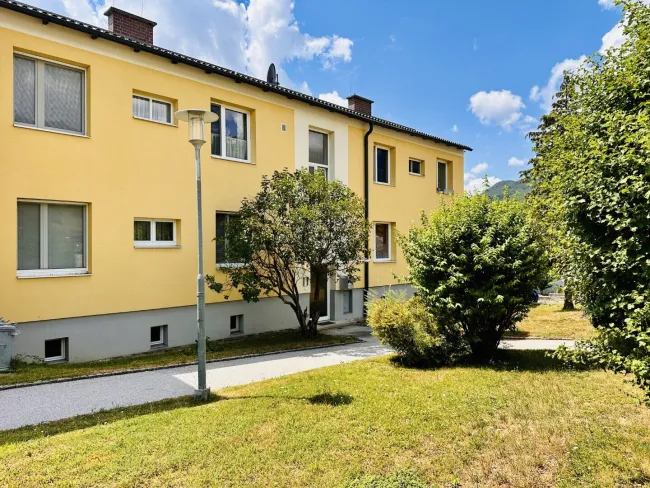 Helle Eigentumswohnung mit Balkon & Schneebergblick | Garage für 2 Fahrzeuge - Titelbild