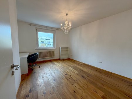 Neuwertige 3-Zi-Wohnung in Graz mit Loggia, Stellplatz & Südbalkon