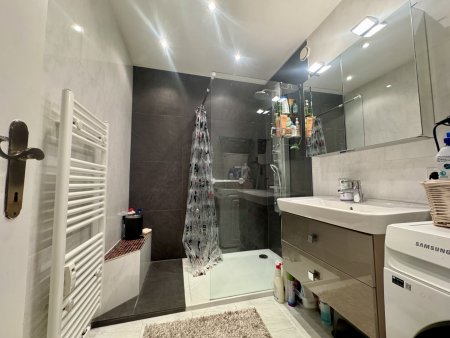 Wunderschöne 3 Zimmerwohnung mit extra Küche, Balkon und Einzelgarage - Nähe Schwimmbad in Hall in Tirol