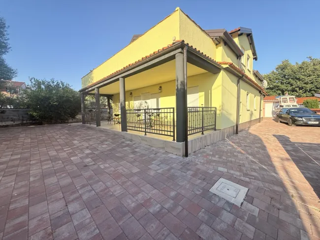 Attraktives Rendite-Zinshaus in Medulin, 312m², 9 Zimmer, Garten, Garage, 4 Terrassen! - Bild