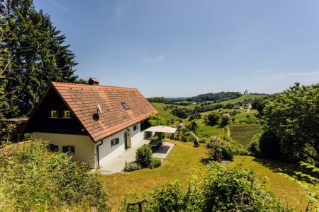 Südsteirische Alleinlage umgeben von Weinbergen mit traumhaftem Panorama!