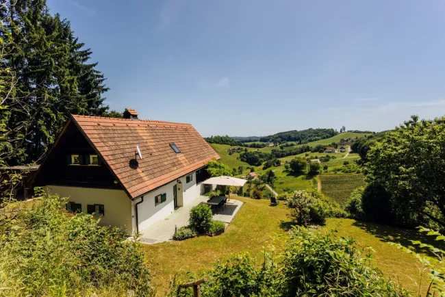 Südsteirische Alleinlage umgeben von Weinbergen mit traumhaftem Panorama! - Titelbild