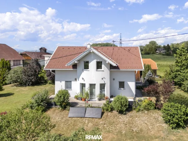 Geräumiges Einfamilienhaus mit großem Garten in sonniger Lage in der Gemeinde Maria Saal - Titelbild
